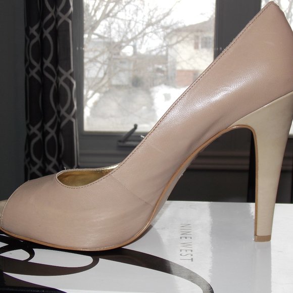 Size 10M Nine West Heels - Picture 7 of 8